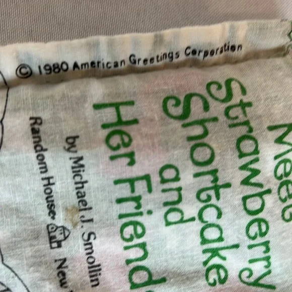 Vintage 1980 Strawberry Shortcake Fabric Square Book - Picture 2 of 3